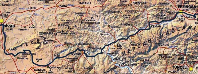 Sonra Kemaliye İstasyonunu geçtikten sonra Fırat ın iki büyük kolundan biri olan Karasu Vadisi boyunca Erzincan a doğru yol alıyoruz. Karasu batıya, tren ise doğuya akıyor.
