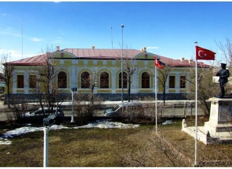 Bina, Cumhuriyetin ilanından sonra Kars Devlet Hastanesi olarak kullanılmış, 1980 yılında restore edildikten sonra Sağlık Müdürlüğü binası olarak kullanılmaya başlanmıştır. (http://www.