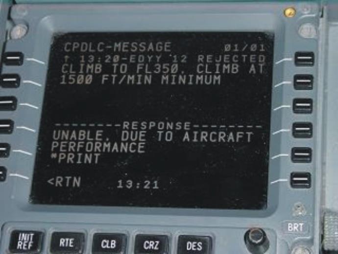 10. KONTROLÖR PİLOT VERİ YOLU MUHABERESİ (CPDLC) CPDLC kontrolör pilot arasında, kontrolör çalışma pozisyonu (CWP) ile hava aracındaki FMS kullanılarak hava/yer muhaberesi yapmalarını sağlayan bir