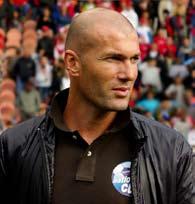 güçle Real Madrid e müthiş oyuncular kazandırdı. Ancak her zaman Zidane konusunda farklı bir parantez açıyor Valdano; Karakterinin getirdiği müthiş insanlığını konuşmak haddime değil.