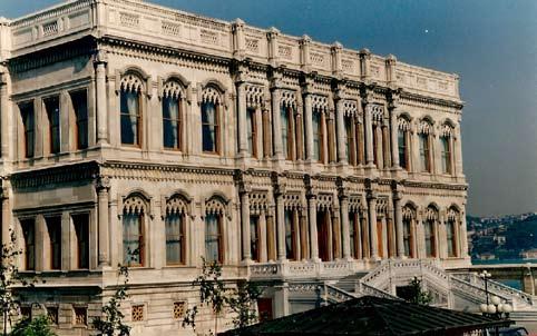 rasında tahrip edilir. Bu olayın ortaya çıkmasından sonra nihayet 1946 yılında Çırağan Sarayı İstanbul Belediyesi ne bırakılır.