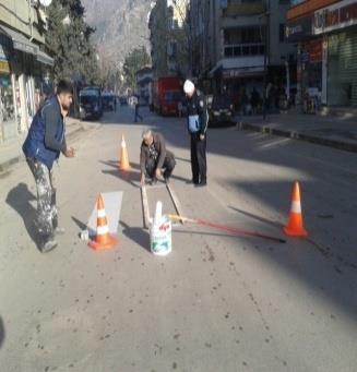 plastik hız kesici), Türkmenistan Caddesi Serce Sokak (2 adet dur levhası), Devlet Hastanesi katı atık depo önünü (Araç pakını