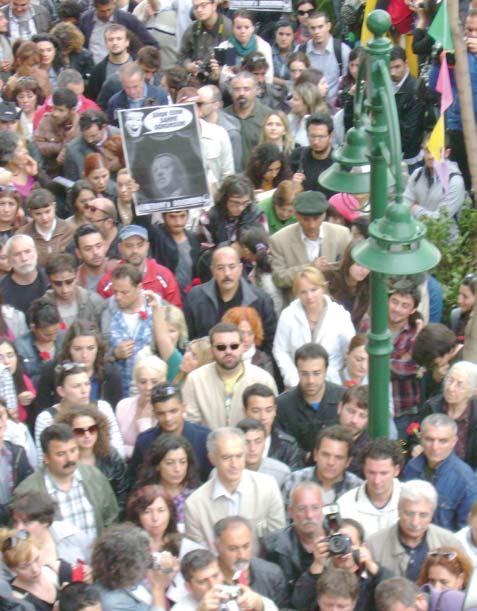 solfasol Ankara nın Gayriresmi Gazetesi Haziran 2012 Tiyatro İnsansız, İnsan Tiyatrosuz Olmaz Tiyatronun oluşması için iki temel ayağa ihtiyaç vardır. Bunlardan birincisi oyuncu, diğeri seyircidir.