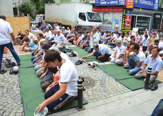 15 Ağustos 2012 Çarşamba günü Ramazan ayı kapsamında Gümüşyaka Mahallemizde 2000 vatandaşımıza iftar yemeği organize edilmiştir.