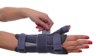 El Bilek Ateli El bileğinin ve baş parmağın ağrılı durumlarında istirahat amaçlı kullanılır. Tendinit, tenosinovit, tenovajinit tedavilerinde endikedir.