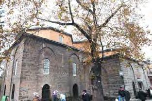 Orhan Gazi Camii Orhan Külliyesi nin içindeki caminin kapısı üzerindeki kitabede binanın 1339 yılında Orhan Gazi tarafından yaptırıldığı, Karamanoğlu Mehmed Bey tarafından 1413 yılında yaktırıldığı,
