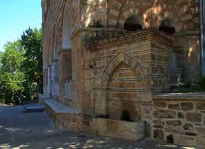 Murad tarafından 1367-1385 yıllarında yaptırılmış, ancak 19. yüzyılda büyük hasar gördükten sonra 1906 yılında Sultan Abdülhamid tarafından yenilenmiştir. I.