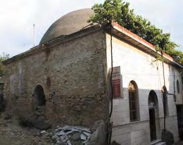 Medrese nin ise doğusunda 1406 yılında mimar Hüseyin oğlu Ali ye inşa ettirilmiştir.