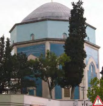 Yeşil Türbe 1421 yılında Çelebi Sultan Mehmed tarafından Yeşil Cami nin karşısındaki tepe üzerinde Hacı İvaz Paşa ya yaptırılmıştır.