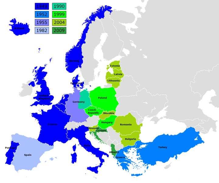 NATO 60 yaşında NATO 60 yaşında 1949 yılında kurulan Kuzey Atlantik Antlaşma Örgütü, NATO nun amacı ortak savunma için yeteneklerini geliştirmek, herhangi bir üyenin toprak bütünlüğü, siyasi