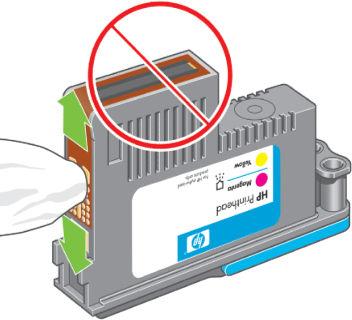 4. Yazıcı kafasının arkasındaki elektrik bağlantılarını ketensiz bir bezle temizleyin. Birikintileri çıkarmak için nemlendirmek gerekirse, dikkatli bir şekilde silme amaçlı alkol kullanın.