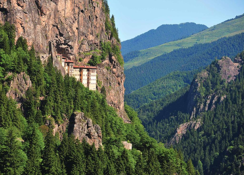 TRABZON Zigana Dağları ve Karadeniz arasında yer alan Trabzon, M.Ö. 756 yılından beri bir yerleşim yeri oluşuyla hem İstanbul hem de Roma dan daha eski ve köklü bir kenttir.