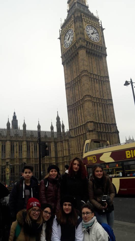 Ev sahibi okul tarafından planlanan kültürel geziler kapsamında Stonehenge, Londra, Bournemouth gezilerine katılan ekip verimli bir hafta geçirdi.