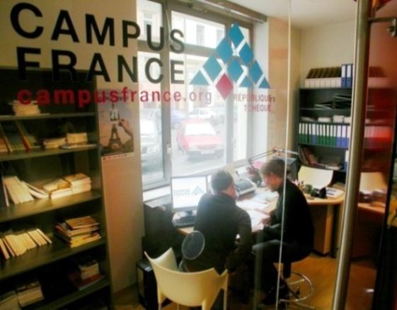 CAMPUS FRANCE TÜRKİYE Misyonlarımız Fransız yüksek öğretimini çeşitli vesilelerle tanıtmak (eğitim fuarları, üniversite ve liselerde sunumlar, kariyer günleri, vs.