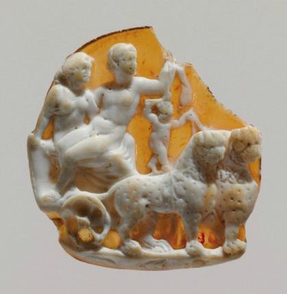 PASIPHAE Daidalos Mozaiği Üzerine Yeni Düşünceler / New Assessment on the Mosaic of PASIPHAE Daidalos 43 eden Ariadne olduğu düşünülmektedir.