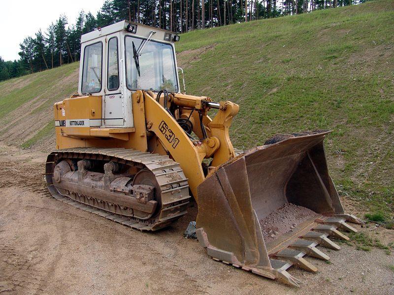 Loder Kepçe -Loader- Loderler, kazıma ve taşıma görevinin yanında yükleyici olarak da kullanılabilen bir traktördür. Çoğunlukla lastik tekerlekli olarak üretilmişlerdir.