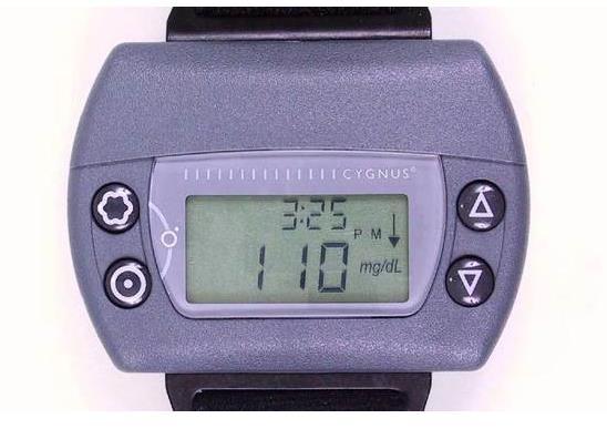 İlk prospektif hasta kullanımı için gerçek zamanlı CGM 2001 de onaylandı (Glucowatch Biographer; Cygnus Inc, San Francisco, CA).