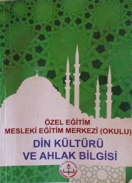 Ders kitabının ön kapağı çok karmaşık olmayacak şekilde yeşil fon üzerine cami ve minare ile resmedilmiştir.