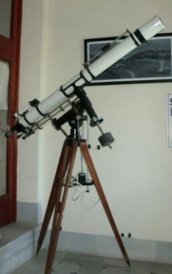 Şekil 28. Ünitron, Celestron ve Meade Teleskoplar. Celestron Refraktör: 1999 tam Güneş tutulması için alınmıştır.