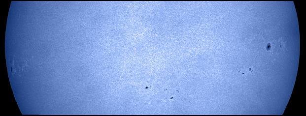 gösterirken, üst kromosfer kendini en iyi kırmızı bölgedeki 6562,8Å dalgaboylu Hα çizgisinde gösterir.