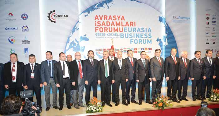 DOPDOLU BİR FORUM PROGRAMI GÜLTEKİN ŞENEL: GEBZE 30 ÜLKEYİ BİRBİRİNE BAĞLAYAN BİR KÖPRÜ VAZİFESİ GÖRÜYOR TÜKSİAD Genel Başkanı Gültekin Şenel, yaptığı konuşmada Gebze nin, bünyesinde 13 organize