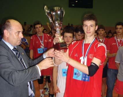 Yıldız Milli Takım, Bulgaristan ın Kazanlak kentinde düzenlenen Balkan Şampiyonası nda finalde Sırbistan a 3-0 yenilerek ikinci oldu Yıldız Erkekler Balkan İkincisi Çok değil sadece iki aydır beraber
