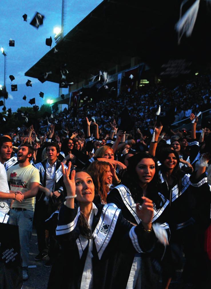 2003 y l nda kurulan Ayd n Üniversitesi, Veliefendi Hipodromu'nda yapt 2009-2010 Akademik Y l Mezuniyet Töreni ile 37 bölümde 3 bin 813 önlisans ö rencisini mezun etti.
