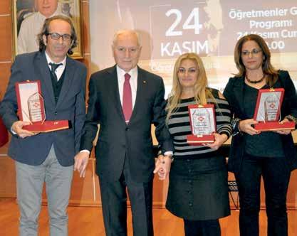 Öğretmenlik mesleğinin önemine değinen Prof. Dr. Mehmet Haberal, Toplumun önünde yürümesi gereken kişiler vardır. Başında da öğretmenler gelir dedi.