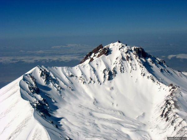 Resim 16 Erciyes Dağının kuzey vegüney yamaçları iklim farklılıkları gösterir.bu farklılıklar heriki yamacın dış yapı oluşumlarını etkilemiştir.