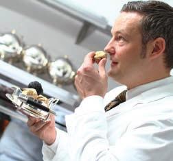 Stefan Beer, 2010 yılında Bankong taki Grand Hyatt Erawan ın restoranında Executive Sous Chef olarak çalışmaya başladı.