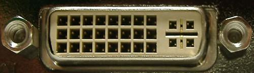 Bağlantı Arabirimi: Piyasada bulunan ekran kartlarında iki çeşit arabirim kullanmaktadır. Bunlardan biri AGP 8x diğeri ise PCI-E x16 dır. AGP 8x bir önceki nesil ekran kartıdır.