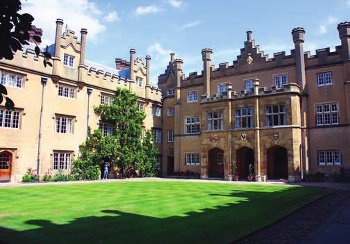 200 öğrenciye eğitim vermektedir. 1596 yılında eğitime açılan kolej, Cambridge Üniversitesi nin en önemli merkezlerindendir. Kolej, Cambridge şehir merkezinde bulunmaktadır.