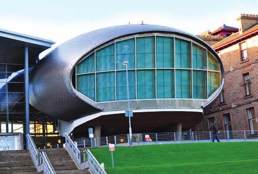 Napier University // EDINBURGH GRUP 14-18 YAŞ YURT Program, İskoçya nın ve Edinburgh un en başarılı ve ünlü üniversitelerinden Napier University nin Merchiston Kampüsünde