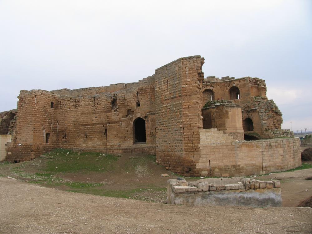 6 2.3. Anıtlarda Bozulmaya Sebep Olan Etkenler Anıtların bozulmasına neden olan etkenler iki kümede incelenir.