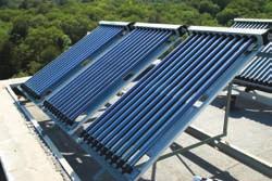 KAMU 2013 yılında ilk kez 600 MW lık güneş enerjisine dayalı lisanslı üretim başvuruları alındı ve yarışma süreçleri devam ediyor.