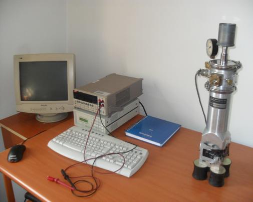 40 3.. Kullanılan Ölçüm Düzenekleri Tüm deneysel ölçümler, Gazi üniversitesi Fotonik Araştırma ve uygulama merkezinde gerçekleştirildi.