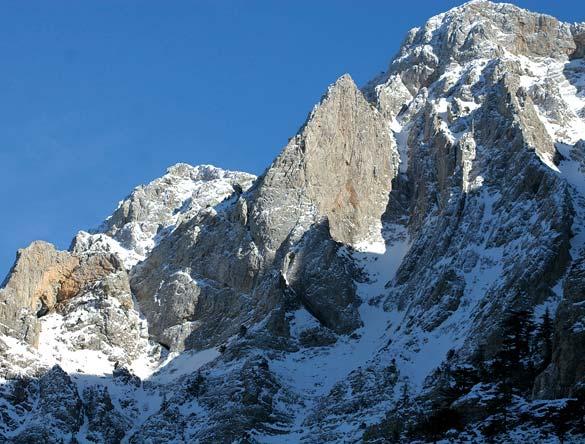 Ulaþ Gölleri ÖDA sý alanýn batý sýnýrýný oluþturur. Dað silsilesinin kuzey yamaçlarý Kýzýlýrmak Nehri ni, güney yamaçlarý ise Fýrat Nehri nin bir kolu olan Çaltý Çayý ný beslemektedir.