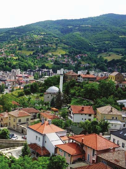 DÜNYA I TRAVNİK I 5 Coşkun akan nehirleri, çağlayan şelaleleri ve gür ormanlarıyla ilkbaharın adeta saltanat kurduğu ülkedir Bosna.