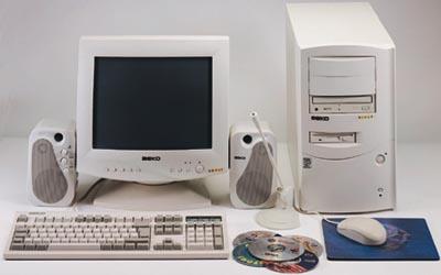 3- BİLGİSAYAR SİSTEMİ 3.1 - Giriş Programlanabilen bir aygıt olan bilgisayar, iki temel karakteristiğe sahiptir.