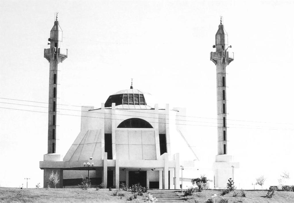 TEK Ca mii (1988) Göl başı, Ankara da bulunan ca mi, Tür ki ye El ektri k Kur umu i çi n 1986 yılı nda Cu mhur Keski nok t arafından t asarlanmı ş ve 1988 yılı nda hi z met e açıl mıştır.