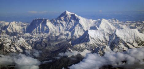 wikimedia Haberler Dağlara Sıcak Yarıyor M. Akif Gürbüz Dünyanın en yüksek dağlarının düşük enlemlerde, yani Ekvator a yakın bölgelerde bulunması tesadüf değilmiş.