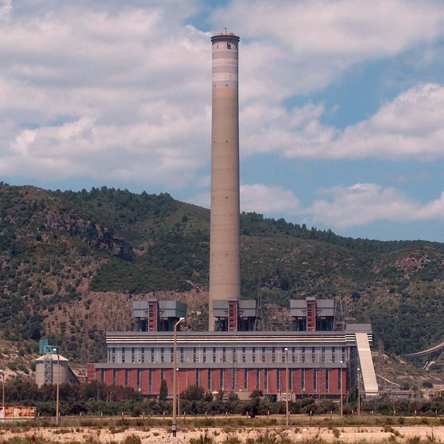 Kemerköy Termik Santrali Baca Gazı Arıtma Tesisi 300 metre bacasıyla, yapıldığı dönem itibariyle Türkiye deki termik santraller içerisinde en yüksek olanıdır.