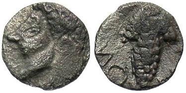 4. Yy da Athena tasvirinde göz cepheden yerine profilden yapılmaya başlanır. Bu değişiklikten sonra M.Ö. 320 ye kadar sikkeler aynı tipte basılır. M.Ö. 320-229 arasında Atina gümüş sikke basmaya ara verir.