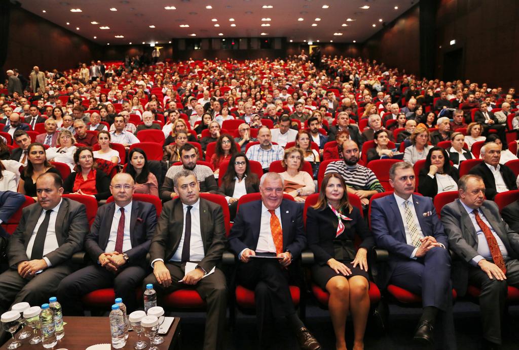 TÜRMOB Genel Sekreteri Yahya Arıkan, seminerin açılışında yaptığı konuşmada, kamuda yapılan çalışmalar hakkında bilgi verdi.