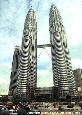 Şekil 4. 55 Petronas Kul eleri., Cesar Pelli 27. Cesar Pelli ve ortakları, Petronas Kul eleri, Mal ezya, 1991- Mal ezya nı n ekono mi k gücünü si mgel eyecek Petronas Kul eleri ( Şekil 4. 54 ve 4.
