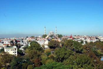 İstanbul Osmanlı döneminde İstanbul un kent gelişimi üç farklı aşamada incelenebilir. Bunlardan ilki, şehrin Sultan II.
