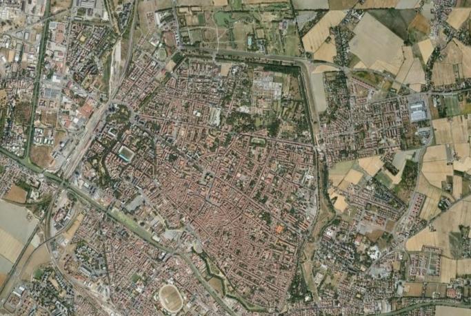 Batı Kentleşmesine Örnek bir Model: ve Ferrara (İtalya) İtalya daki Ferrara kenti, bugüne kadar kent dokusunu korumuş Rönesans kentlerinin üstün bir örneği oluşuyla Dünya Ortak Mirası Listesine girme