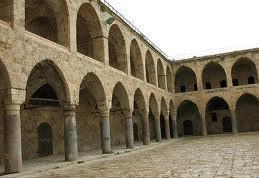 Shuck el-abyad, Beyaz Çarşı Daher el-omar tarafından yaptırılmıştır ve 1817 deki yangından sonra Süleyman Paşa tarafından tekrar inşa ettirilmiştir.