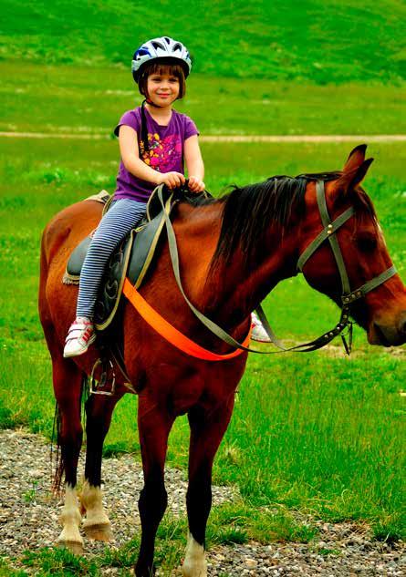 AT ÜSTÜNDƏ GƏZİNTİ Yaşından asılı olmayaraq hərkəs at üstündə Şahdağın gözəl təbiəti qoynunda,