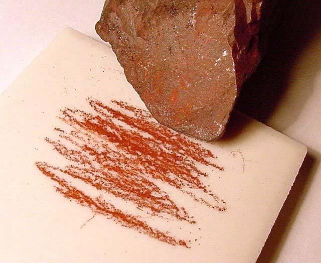 Minerallerin Fiziksel Özellikleri Çizgi Rengi: Çizgi Bir mineral tozunun bıraktığı renk (genellikle metalik